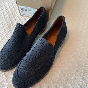 Navy blue mesh leather flats by Clark’s